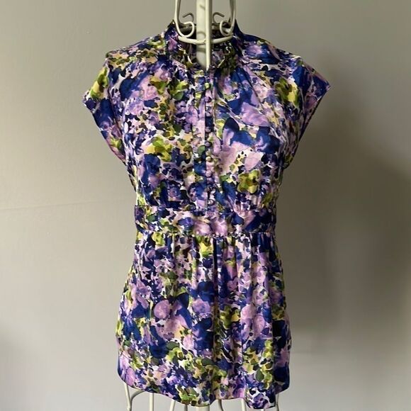 Apt. 9 Tops - Apt 9 Multicolor V-Neck Cap Sleeve Satin top with ruffled neckline